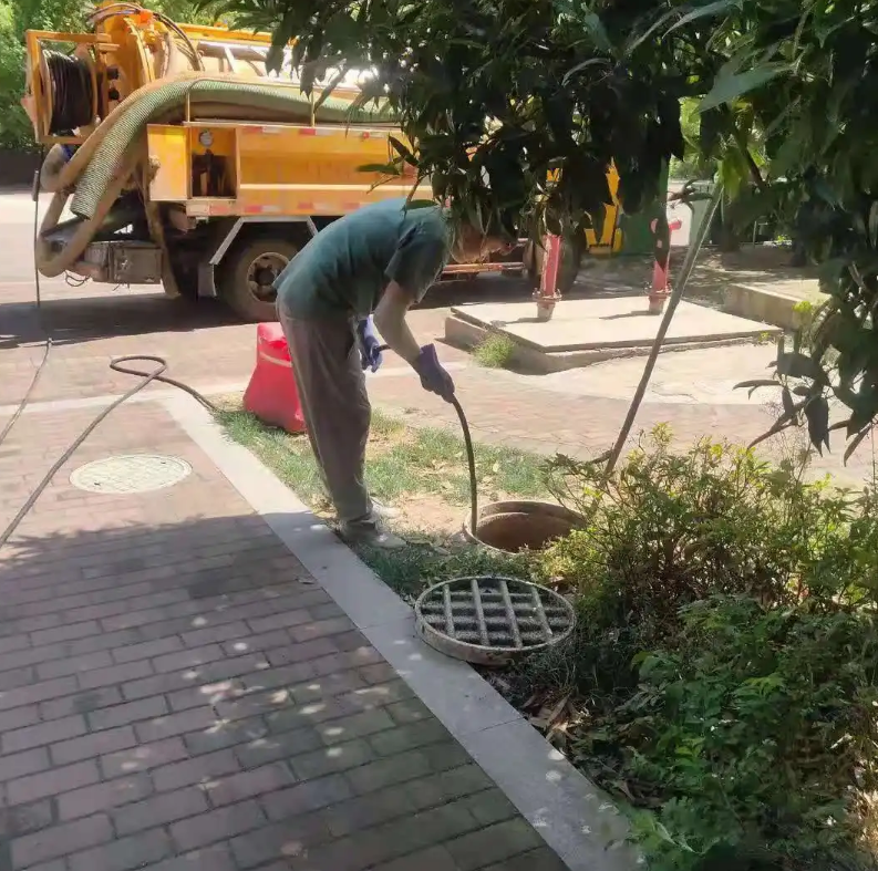 乌兰浩特市政排污管道清淤疏通——专业团队，让您全程省心！