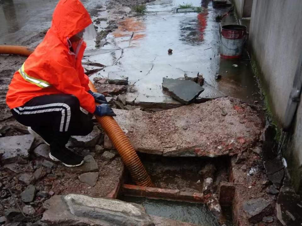 乌兰浩特专业清理污水池 炜誉市政以规范流程守护城市 “肠道”